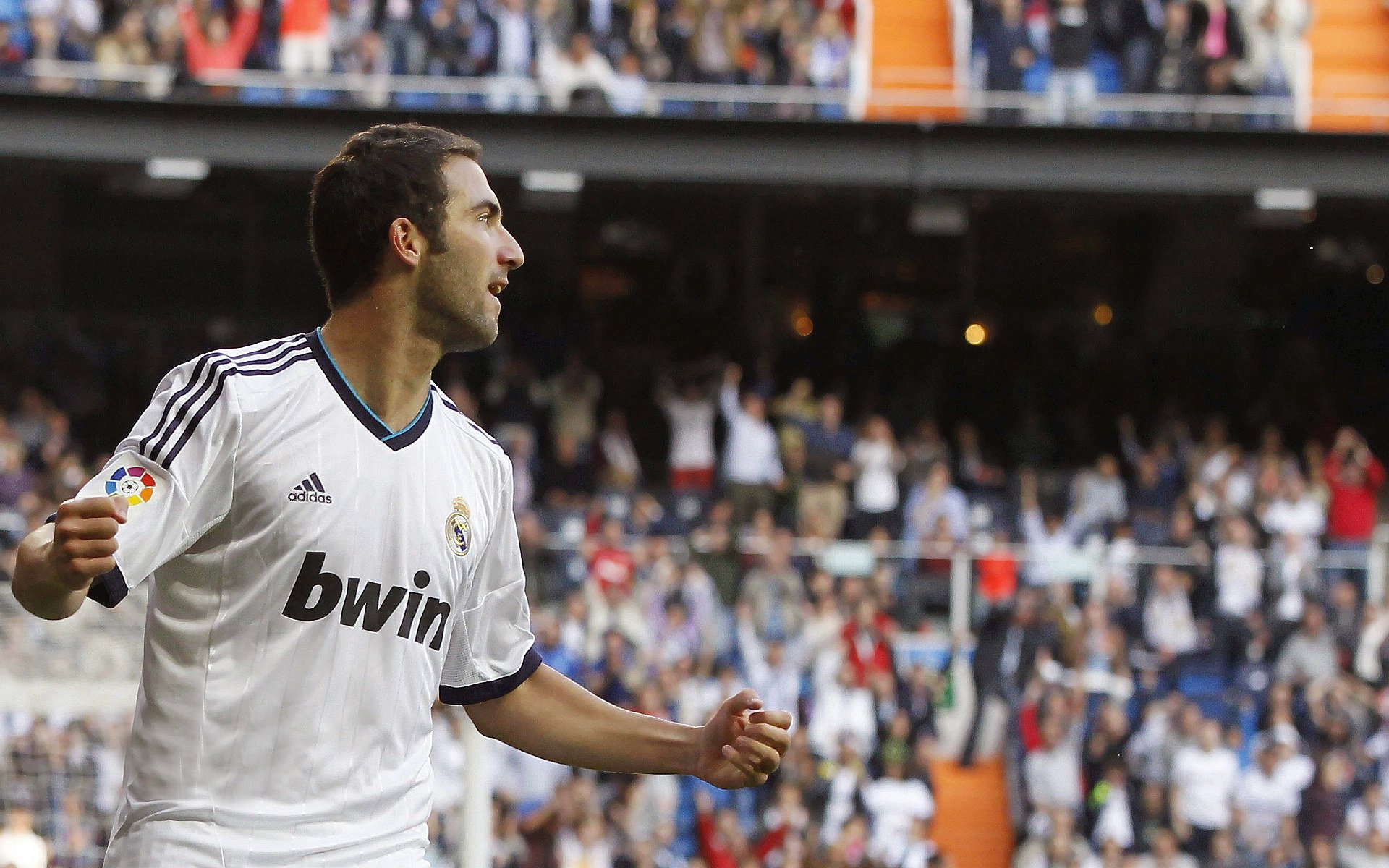 米兰体育官方下载-中超联赛国家队晋级 球迷支持不遗余力，中超参赛队